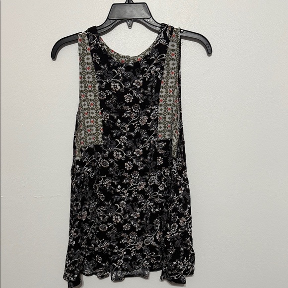 Umgee Chloe, black white and green floral print tank top - Picture 1 of 10